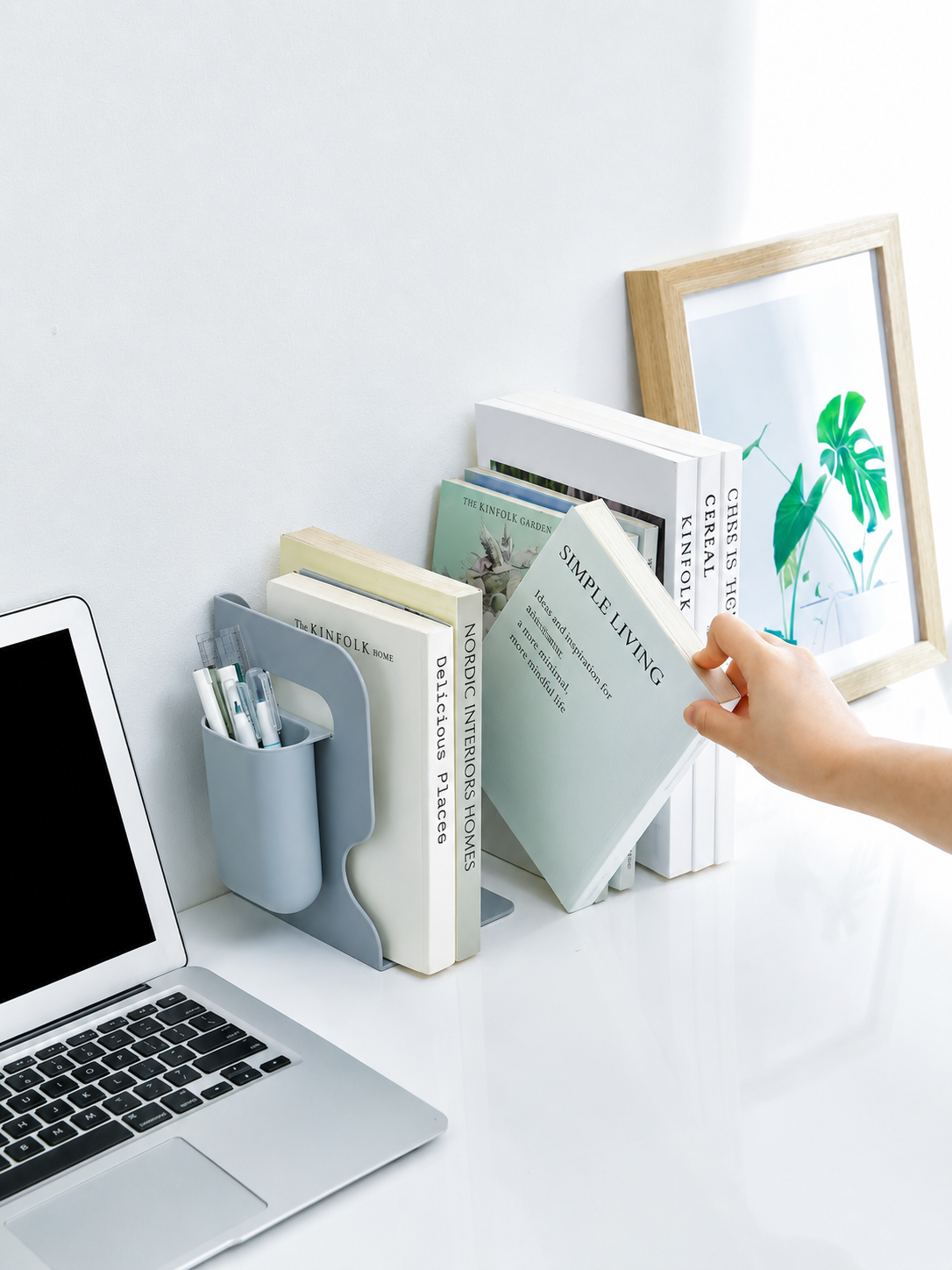 Expandable Bookends | Adjustable Desk Organization